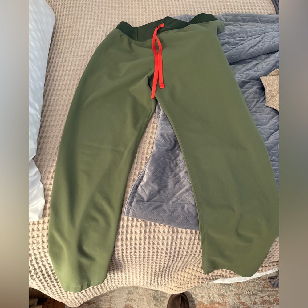 Women’s FIGS Livingston Scrub Pants